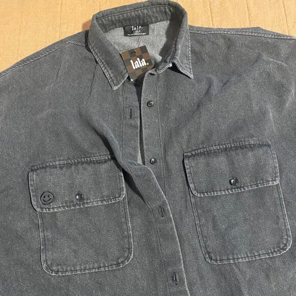 Dressed in Lala - Betty Denim Grunge Shirt Jacket in Black - Picture 4 of 5